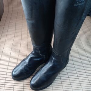 Middleburg Dover Saddlery dressage Black leather side zip boots. 18.5" tall. 17"